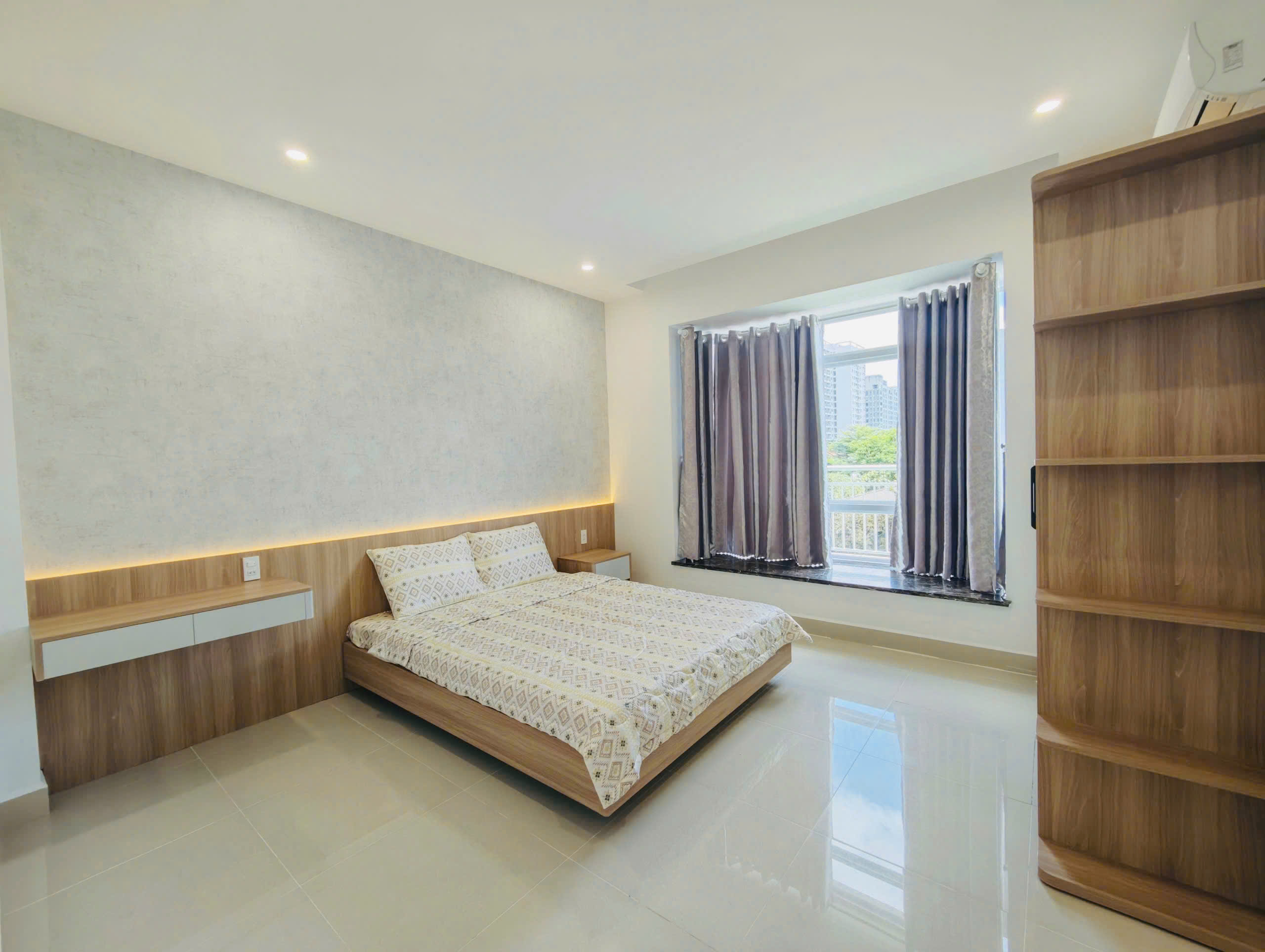 Riverside Residence