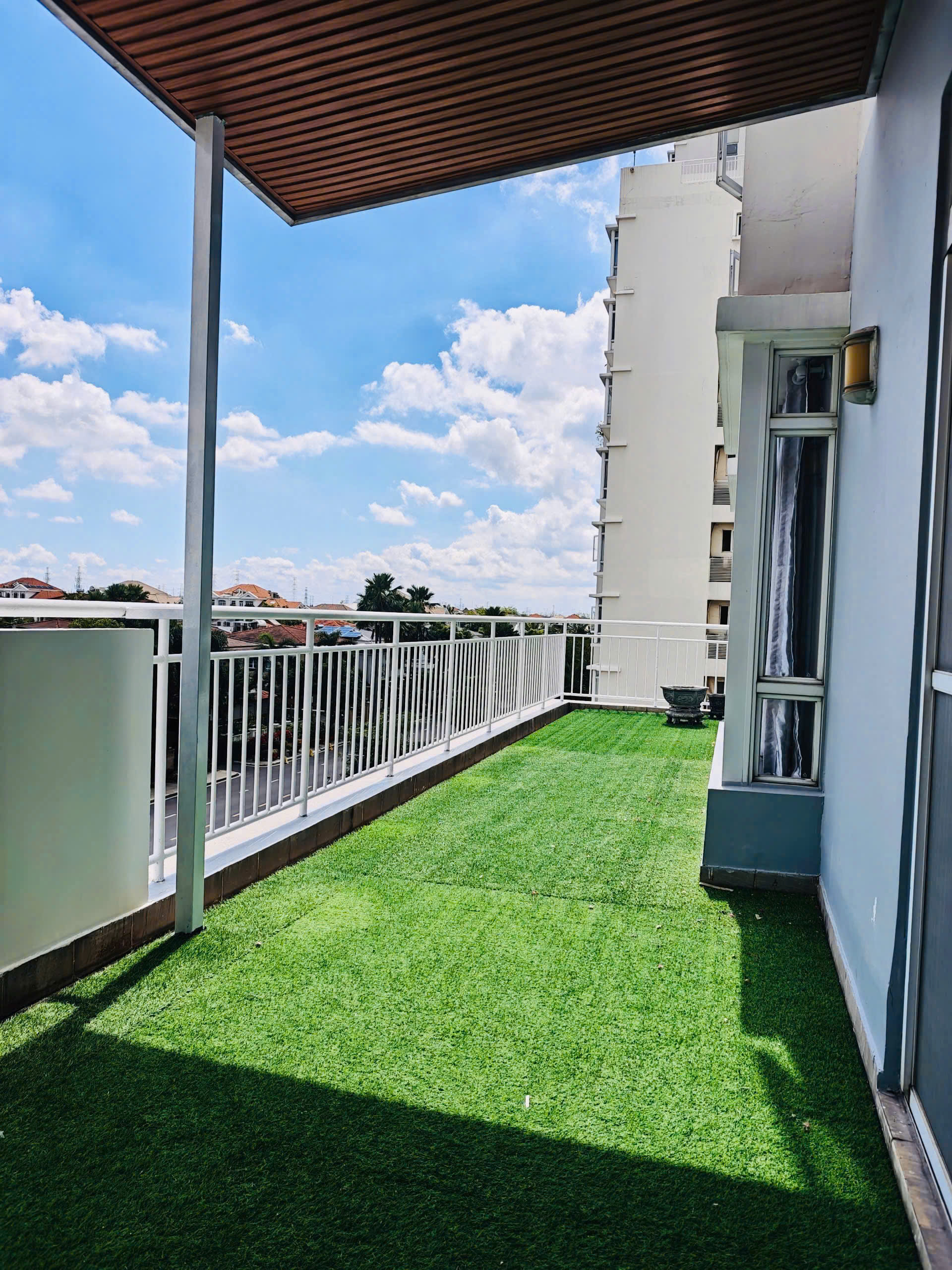 Riverside Residence