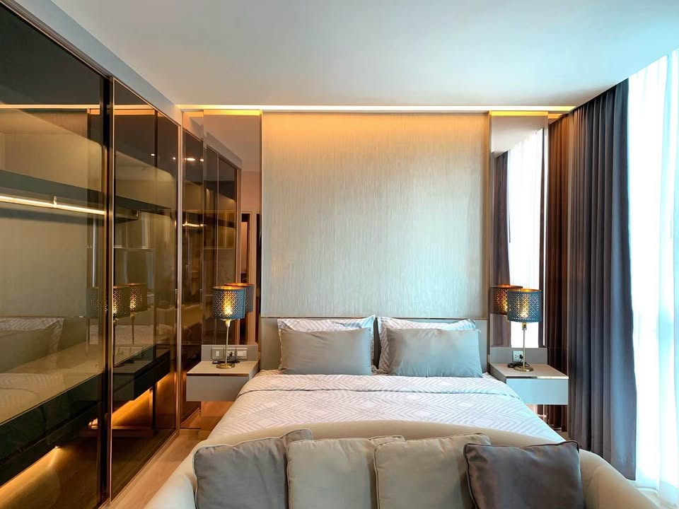 Condo Noble Revolve Ratchada