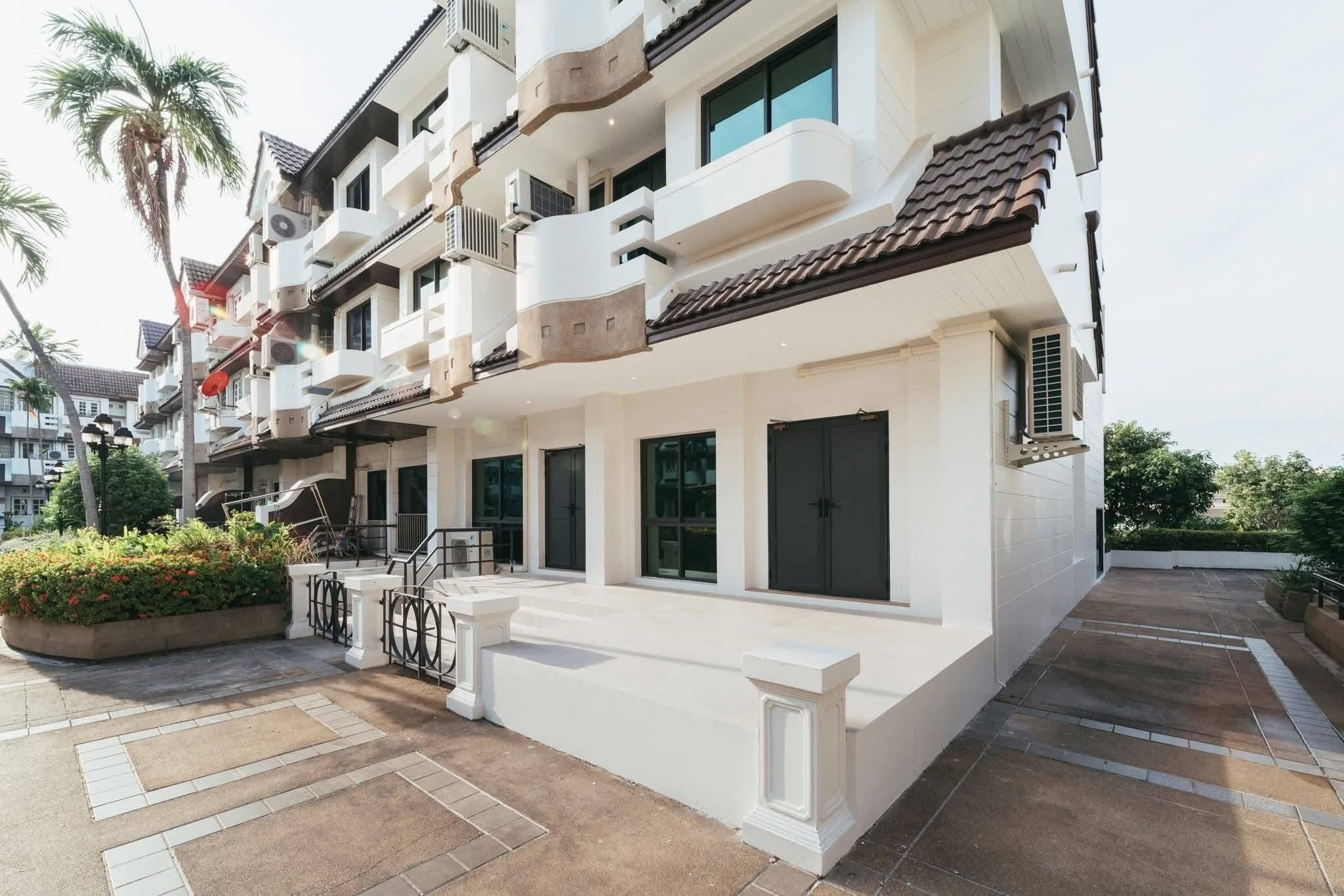 Ekkamai-Thonglor Townhome
