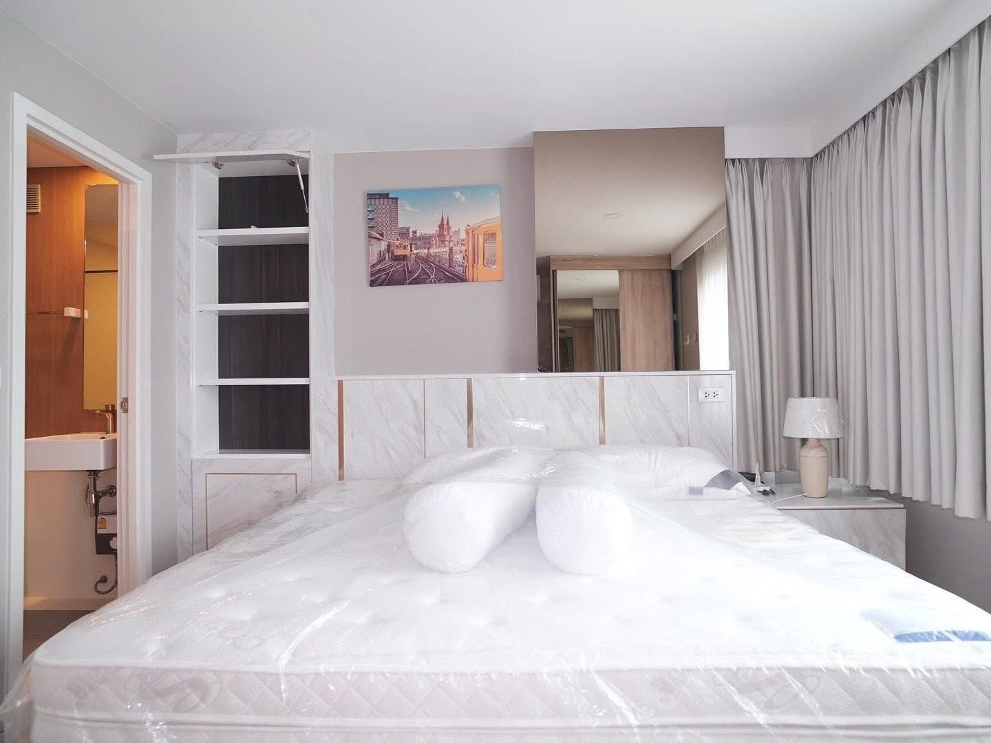 Blossom Condo Sathorn–Charoenrat