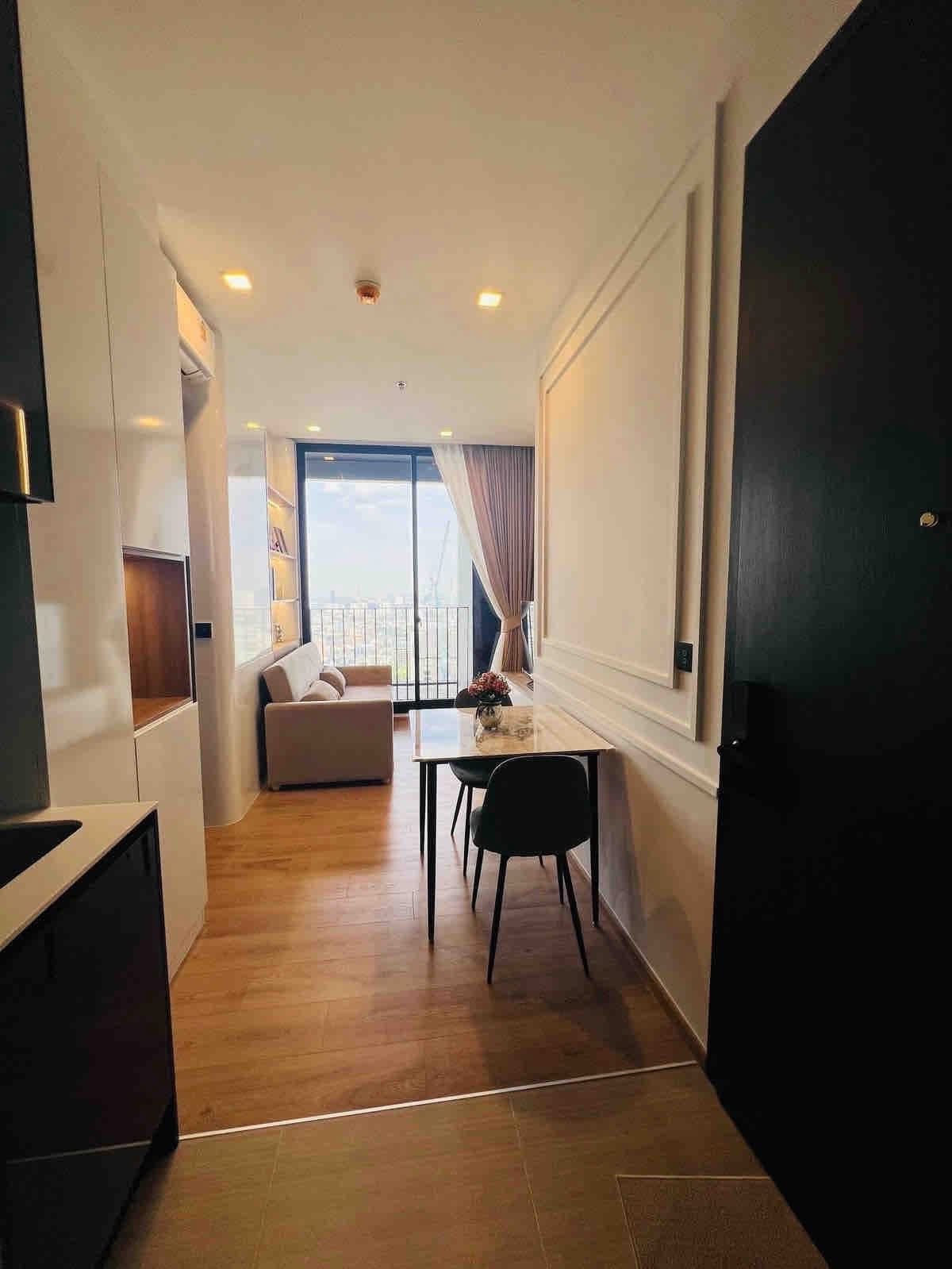 Condo Noble Around Ari