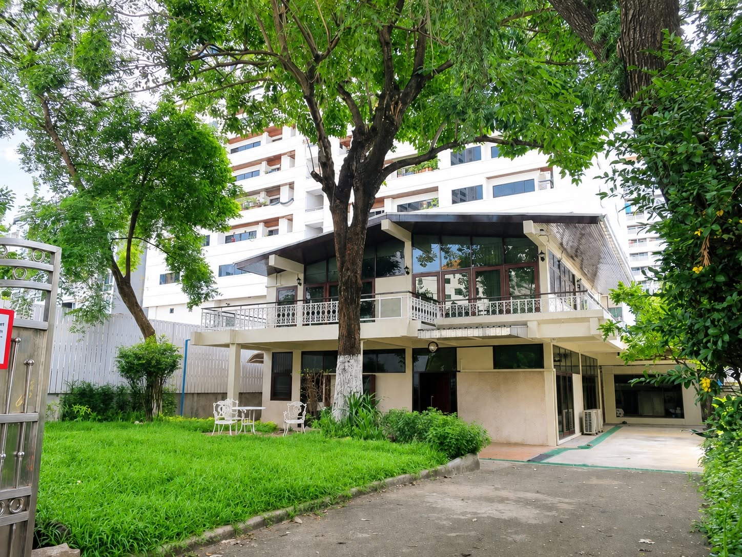 Near NIST School