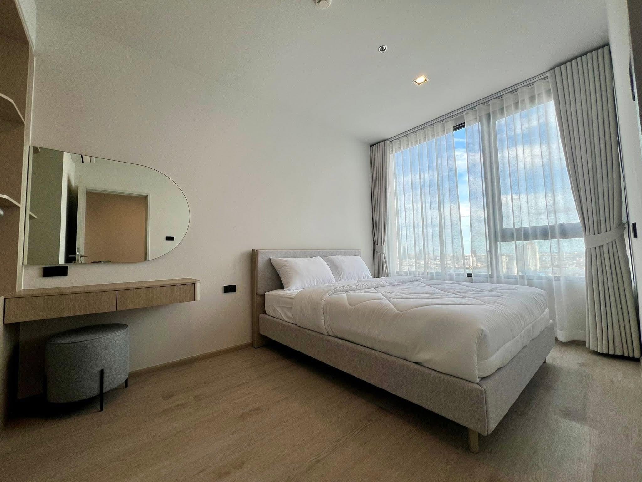 Reference Sathorn - Wongwian Yai