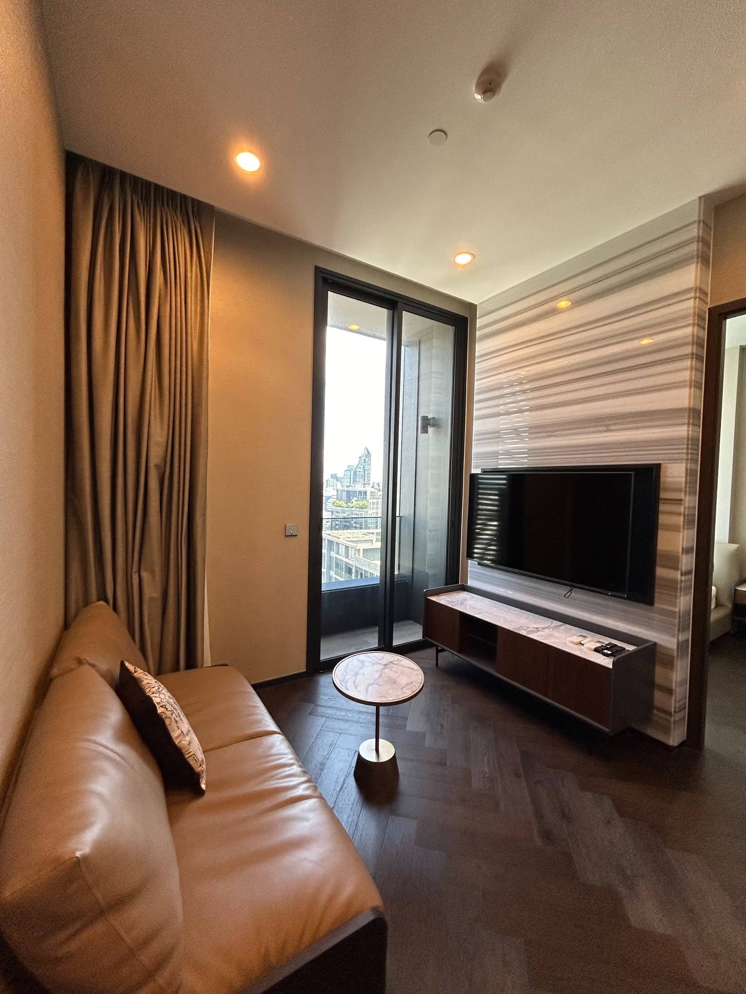 Condo The Esse Sukhumvit 36